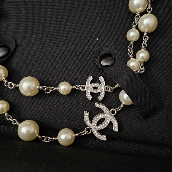 Brand New 2023 authentic Chanel 5 crystal cc pearly long necklace - Picture 10 of 16